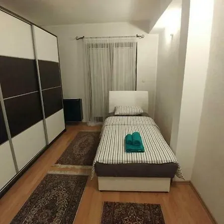 Good Holiday Apartman *
